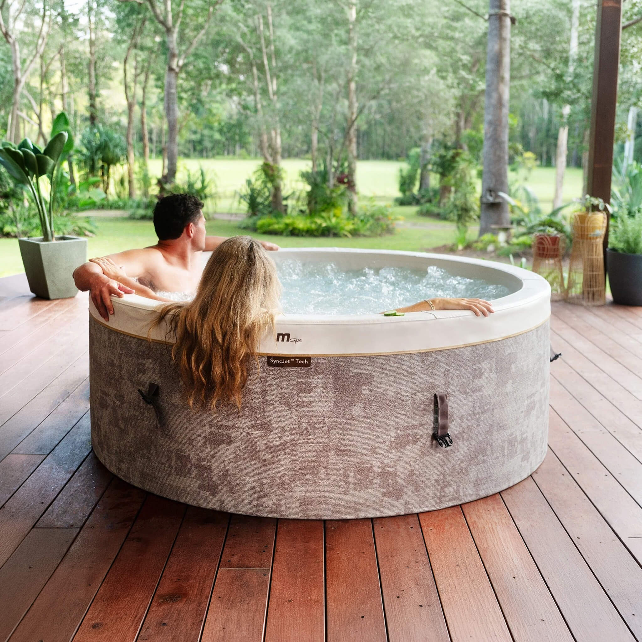 MSpa Cocoon Verto Series Six-Person Inflatable Round Hot Tub With Hydro Massage