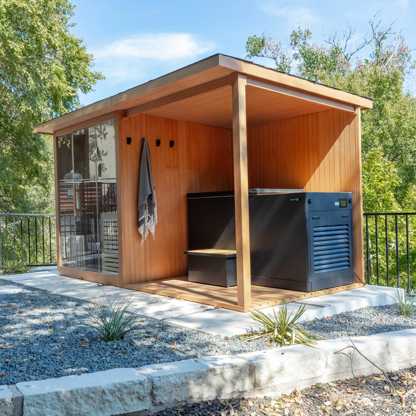 4-Person Traditional Sauna with Covered Deck
