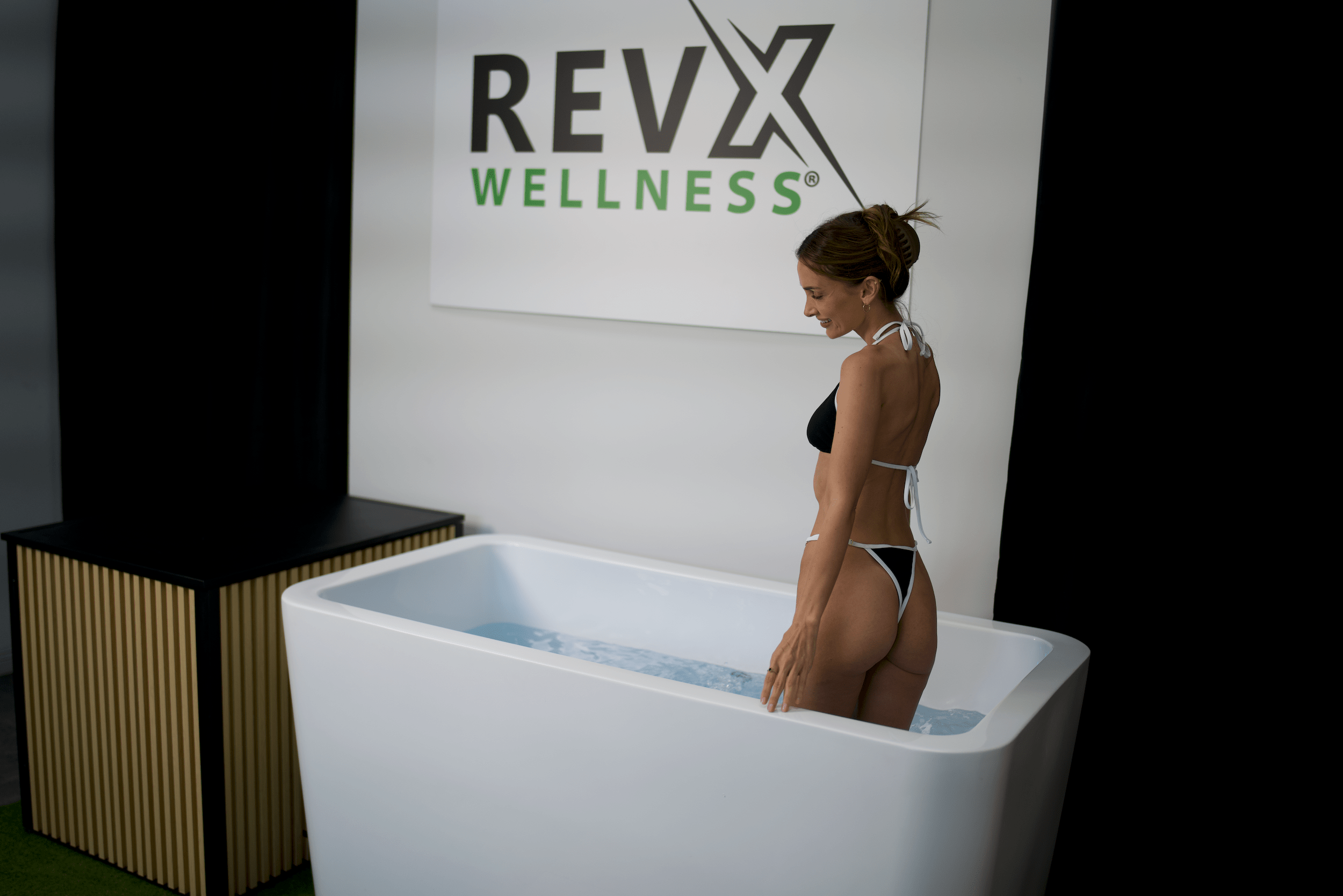 Acrylic X Tub Cold Plunge + LUX High Performance Chiller and Filtration System
